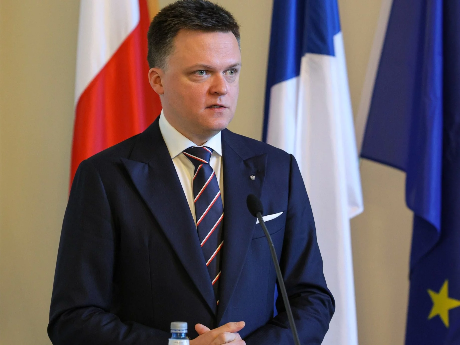 Hołownia powinien odejść z polskiej polityki? Zastanawiające wyniki sondażu