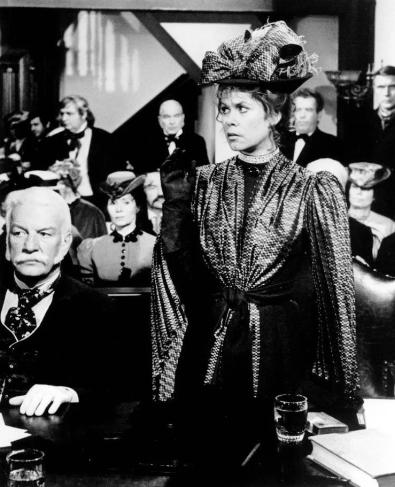 Kadr z filmu "The Legend of Lizzie Borden" (1975), w roli głównej Elizabeth Montgomery