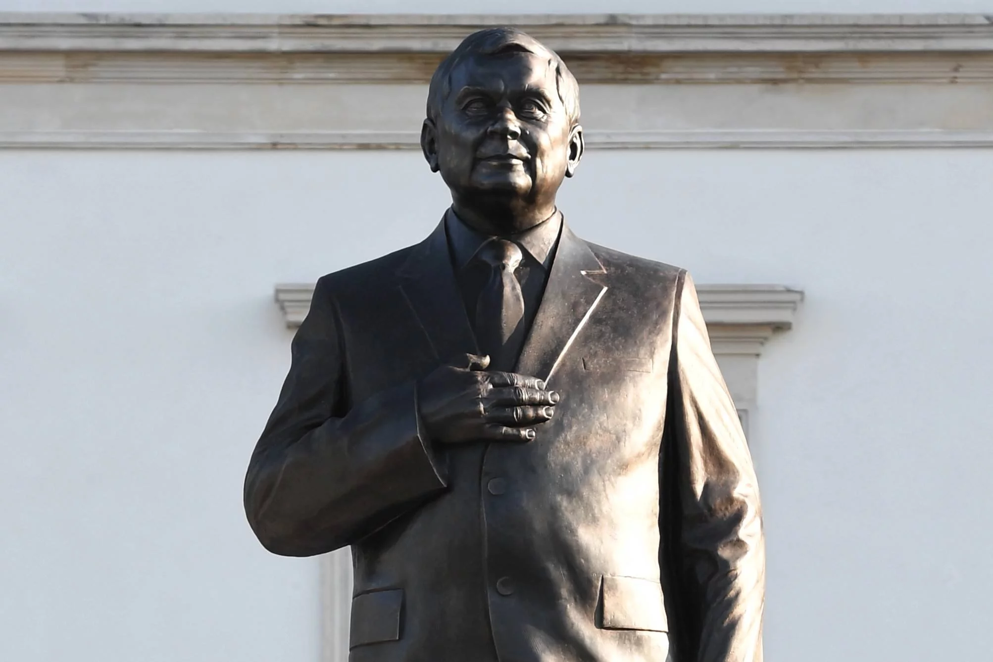 Pomnik prezydenta RP Lecha Kaczyńskiego na Placu Piłsudskiego w Warszawie,