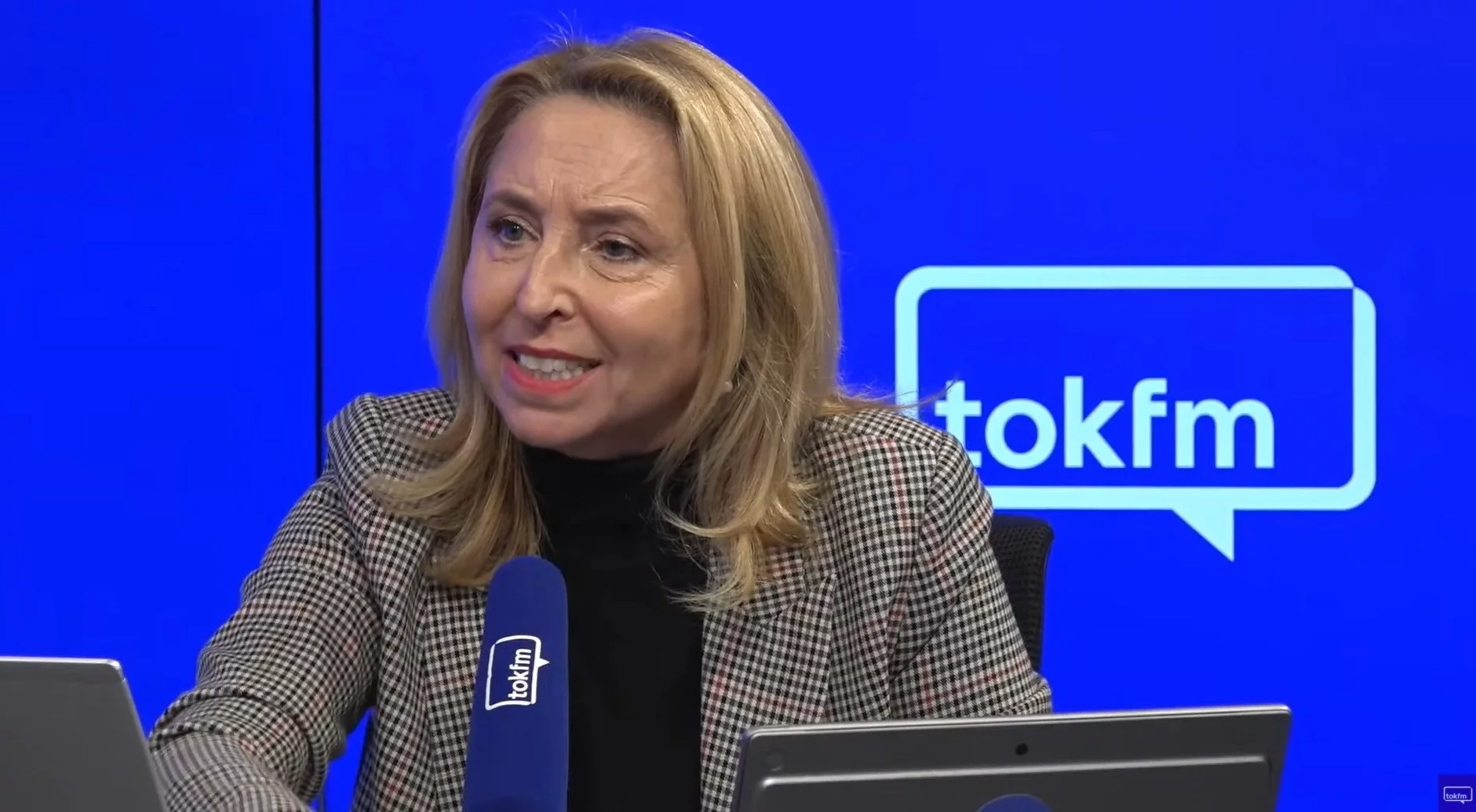 Dziennikarka Dominika Wielowieyska w radiu TOK FM