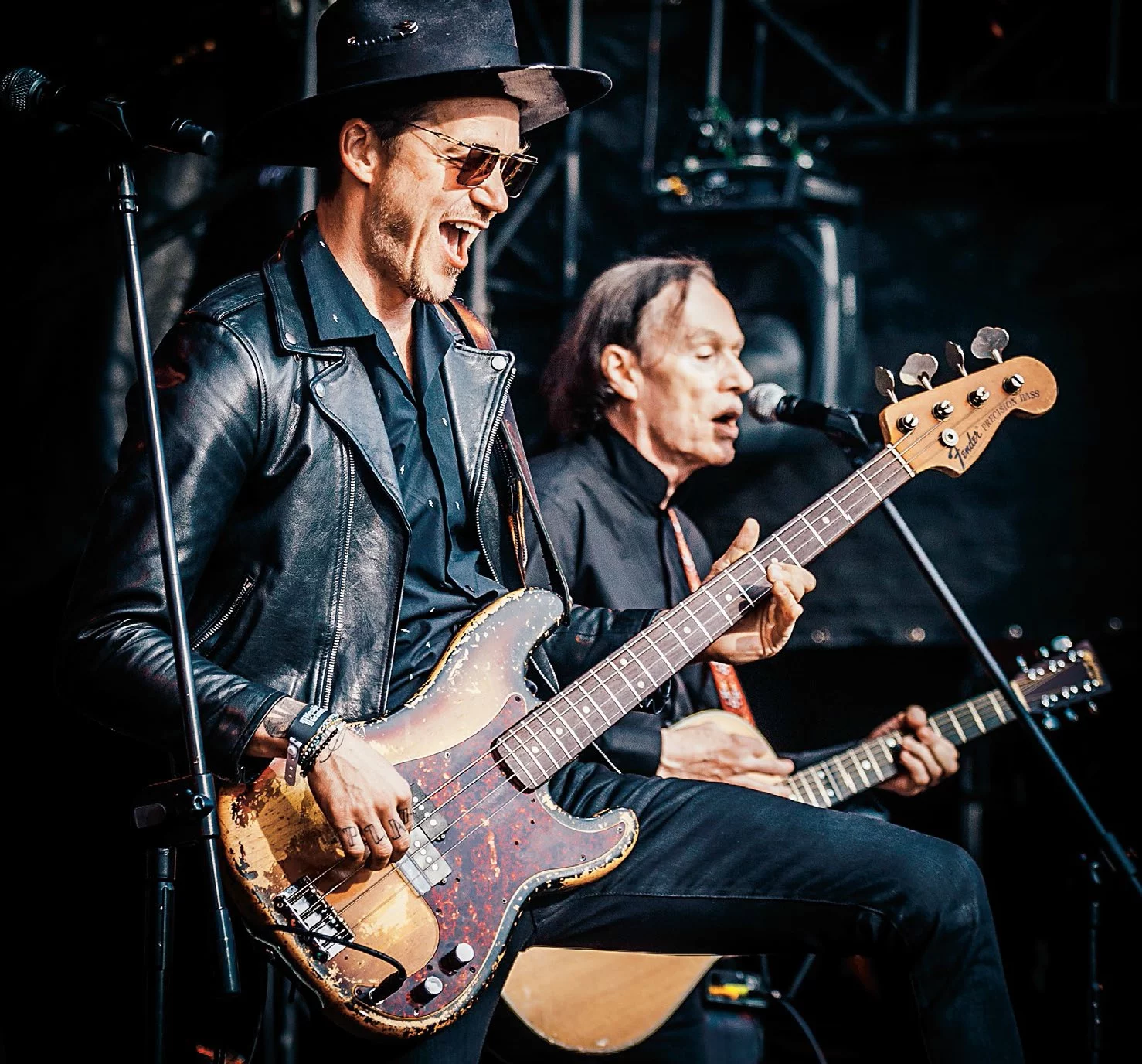 John Porter (z prawej) – Walijczyk, przybył do Polski w 1976 r. W tym samym roku urodził się Wojciech Mazolewski (z lewej), obecnie jeden z najbardziej twórczych rodzimych jazzmanów