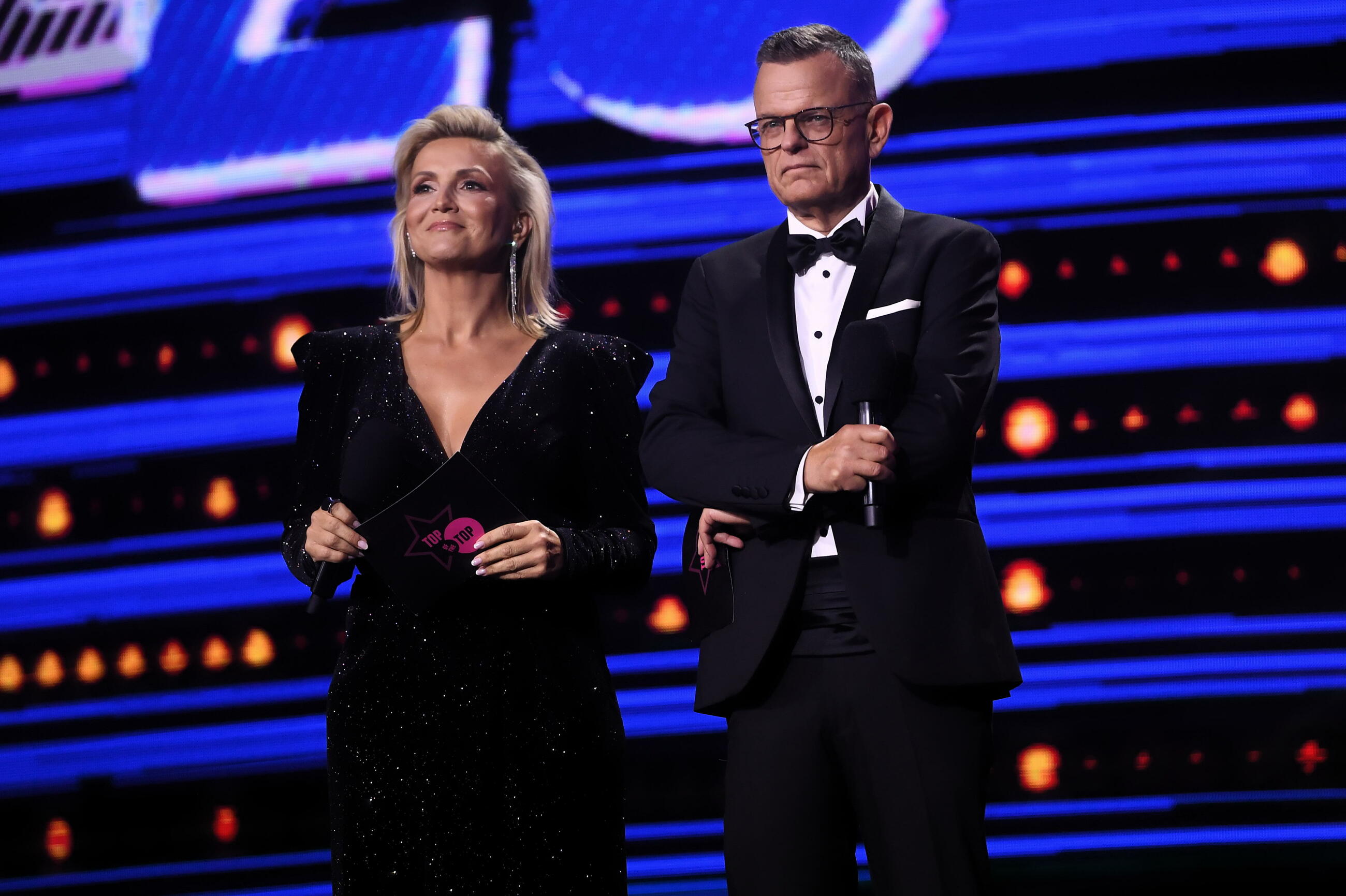 Dziennikarze Marta Kuligowska (L) i Andrzej Morozowski (P) podczas trzeciego dnia Festiwalu Top of the Top 2021