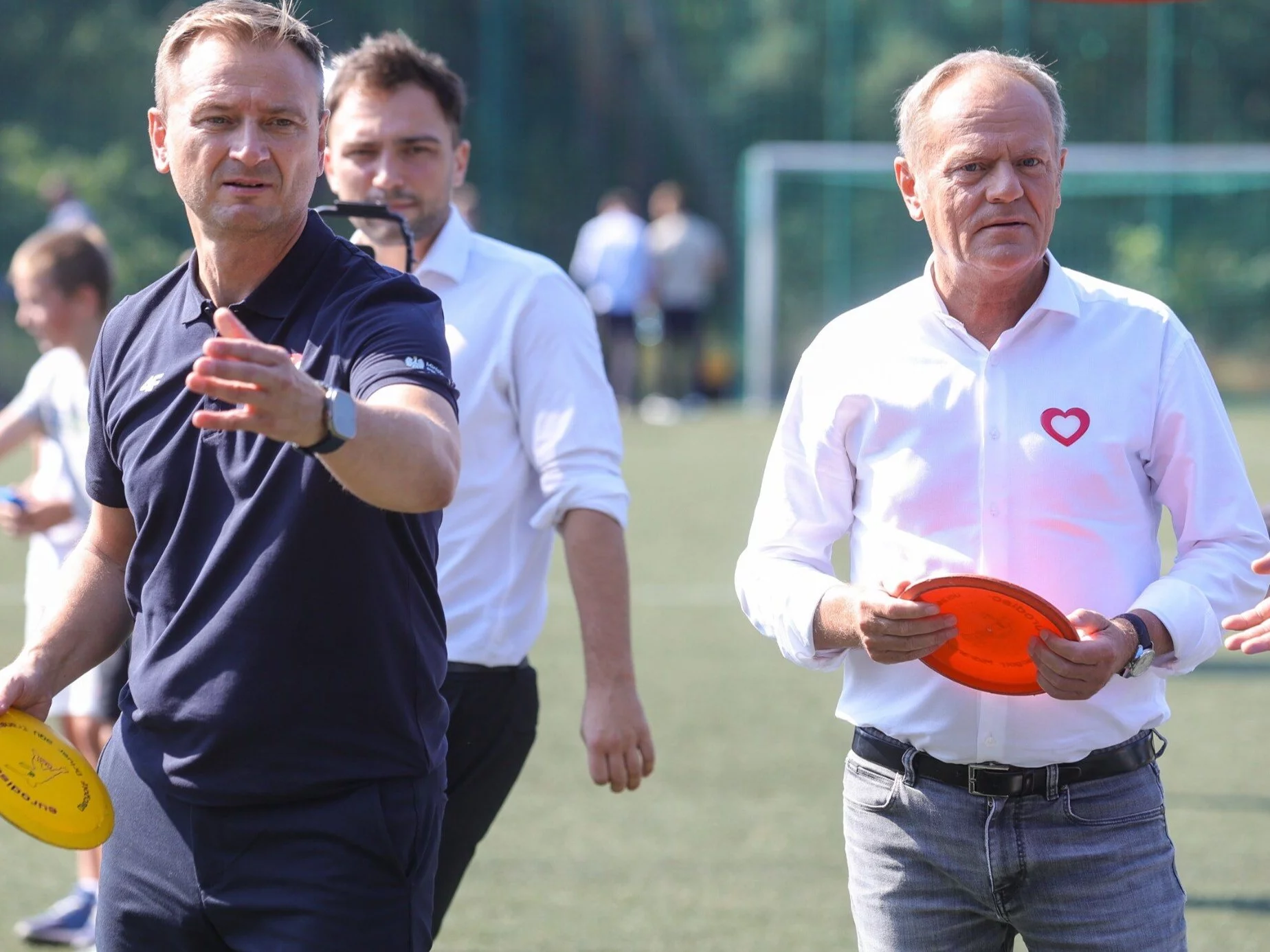 Premier Donald Tusk (P) i minister sportu i turystyki Sławomir Nitras (L)