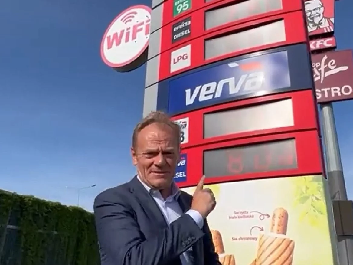 Donald Tusk na stacji Orlen