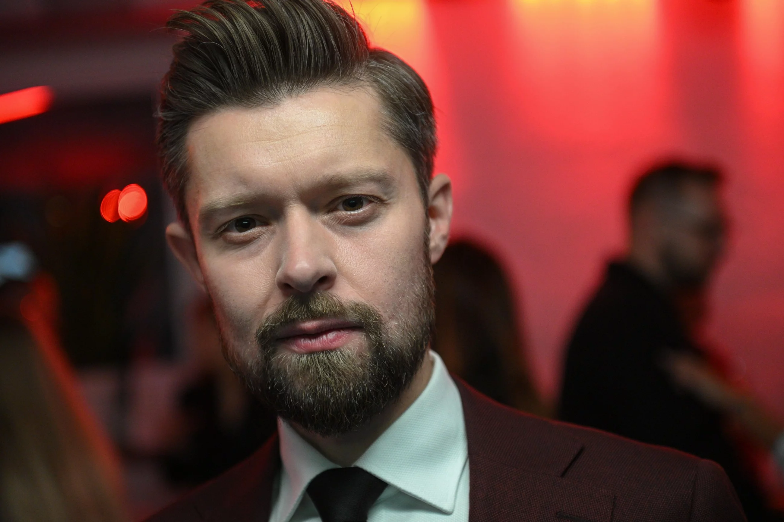 Pisarz Remigiusz Mróz na premierze medialnej książki "Węzeł czasu"