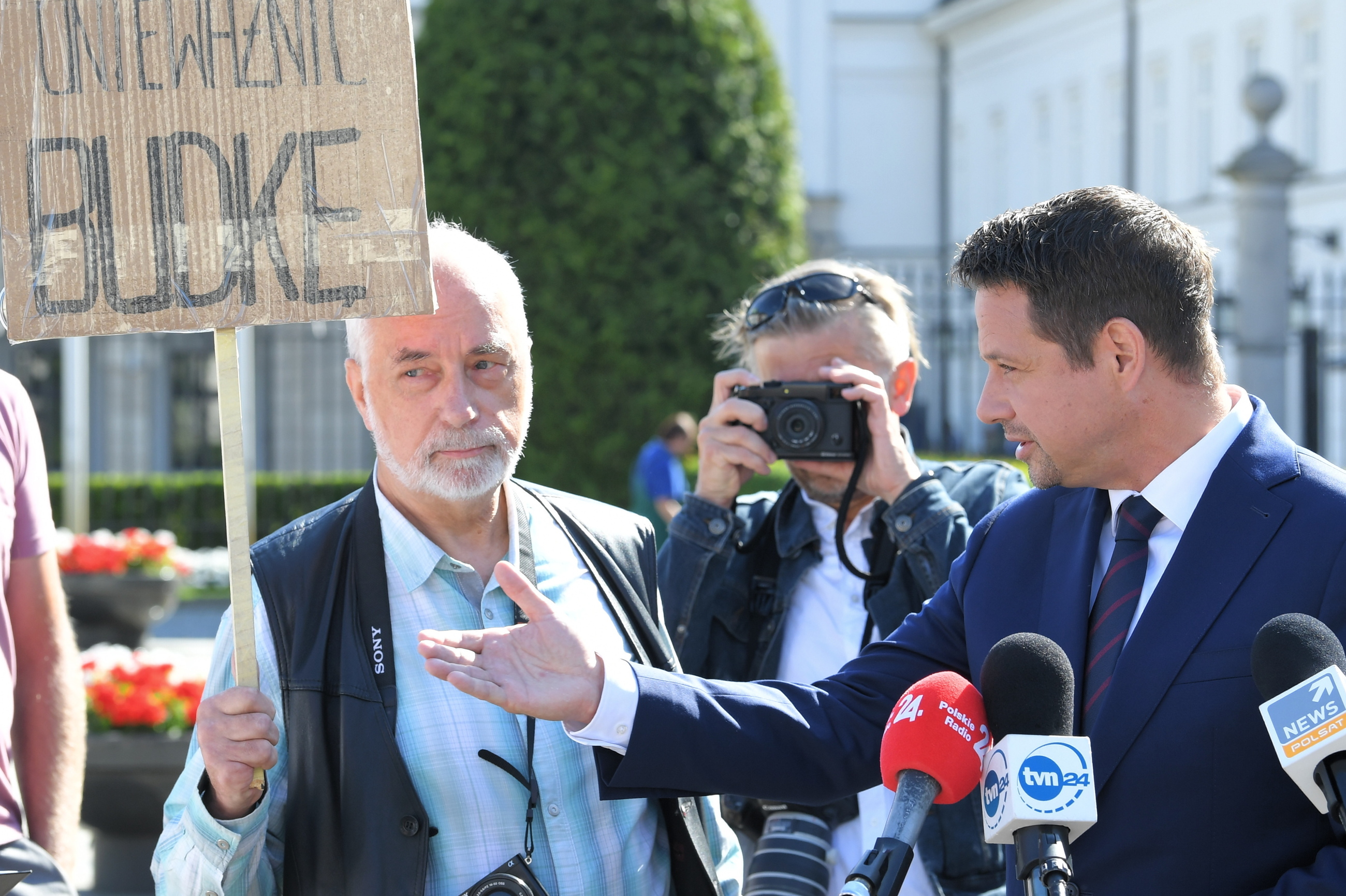 Rafał Trzaskowski przed Pałacem Prezydenckim w Warszawie