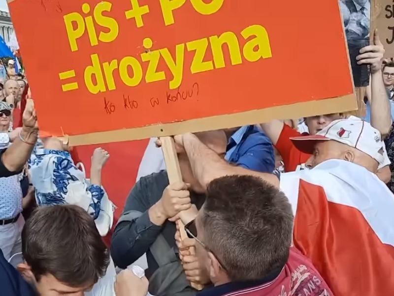 Incydent na wiecu Tuska. Zaatakowano wyborców Konfederacji