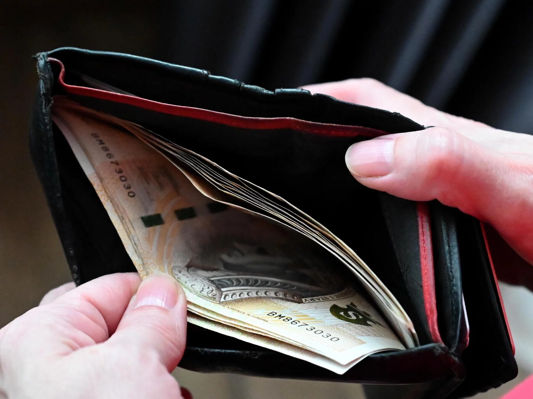 Inflacja "runie w dół". Nowa prognoza