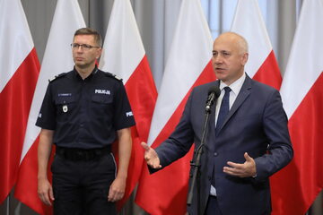 inister spraw wewnętrznych i administracji Joachim Brudziński (P) i zastępca komendanta głównego Policji nadinsp. Andrzej Szymczyk