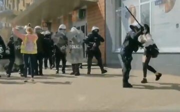 Interwencja policji podczas protestu przeciwko obostrzeniom w Głogowie
