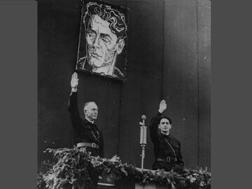 Ion Antonescu i Horia Sima pod portretem Corneliu Zelea Codreanu. Bukareszt, październik 1940 r.