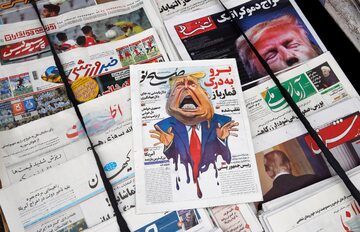 Irańska gazeta z karykaturą Donalda Trumpa. Zdj. ilustracyjne