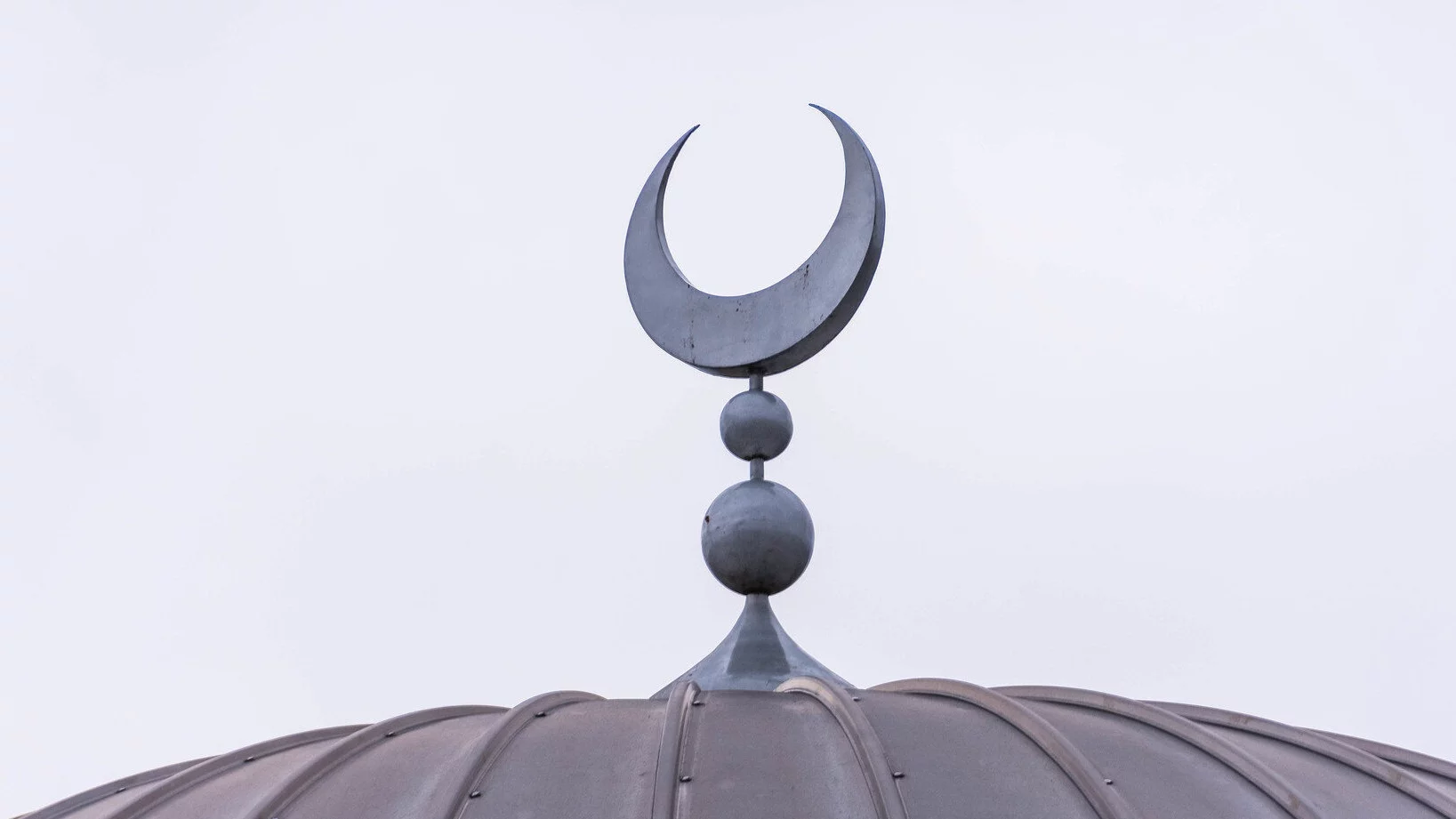 Irański pisarz przestrzega przed islamizacją