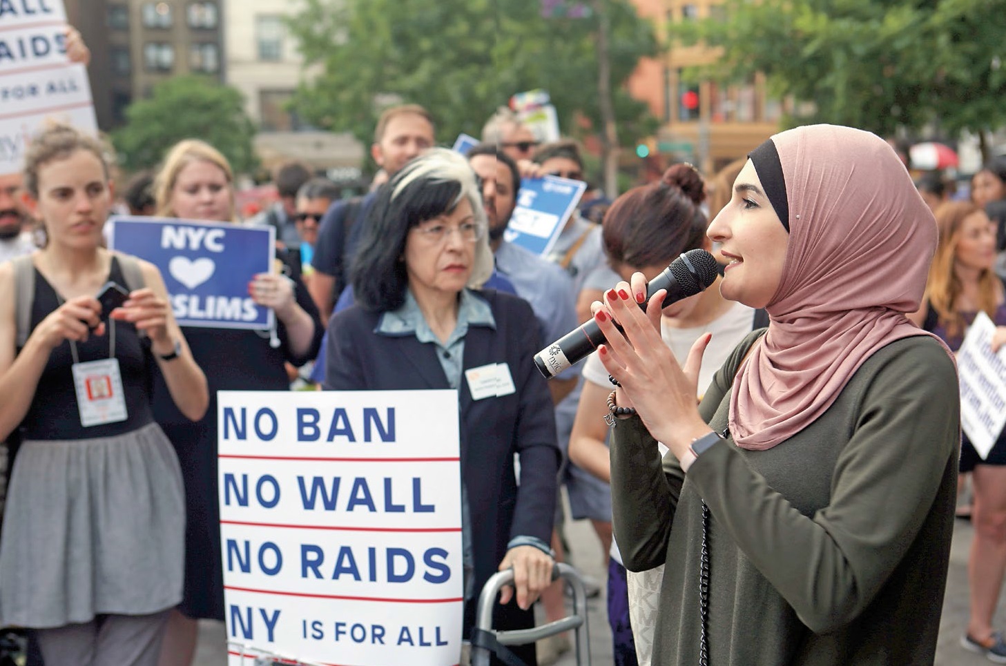 Jedną z najbardziej rozpoznawalnych opozycjonistek w USA jest Linda Sarsour. Pozuje na feministkę, ale prawdziwa sprawa, o którą walczy, to panowanie szariatu