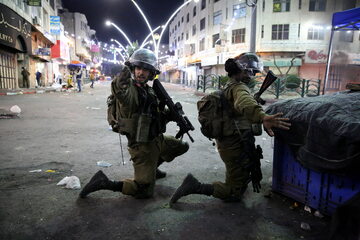 Izraelscy żołnierze podczas starć w Hebronie