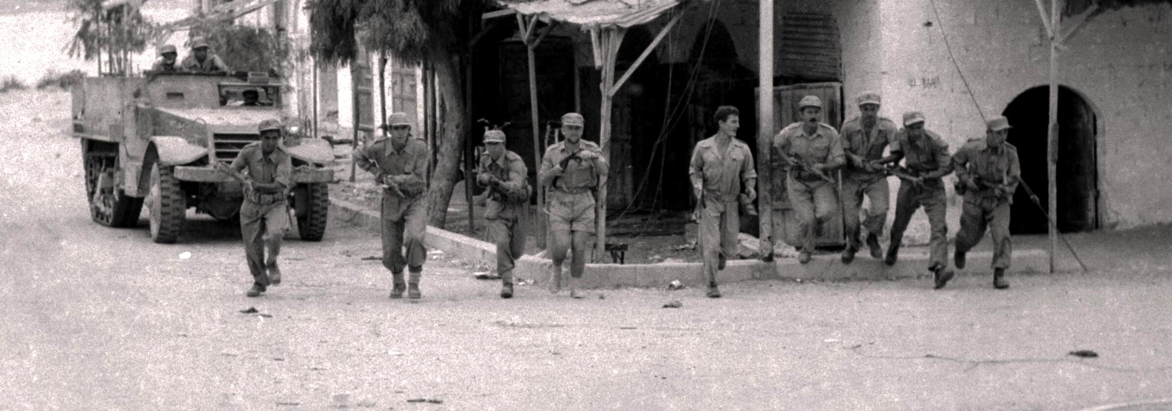 Izraelscy żołnierze zajmujący Beer Szewę, 20 października 1948 r.