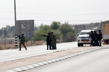 Izraelskie Siły Bezpieczeństwa w Ashkelon. Trwają walki po ataku Hamasu na osiedla Izraela