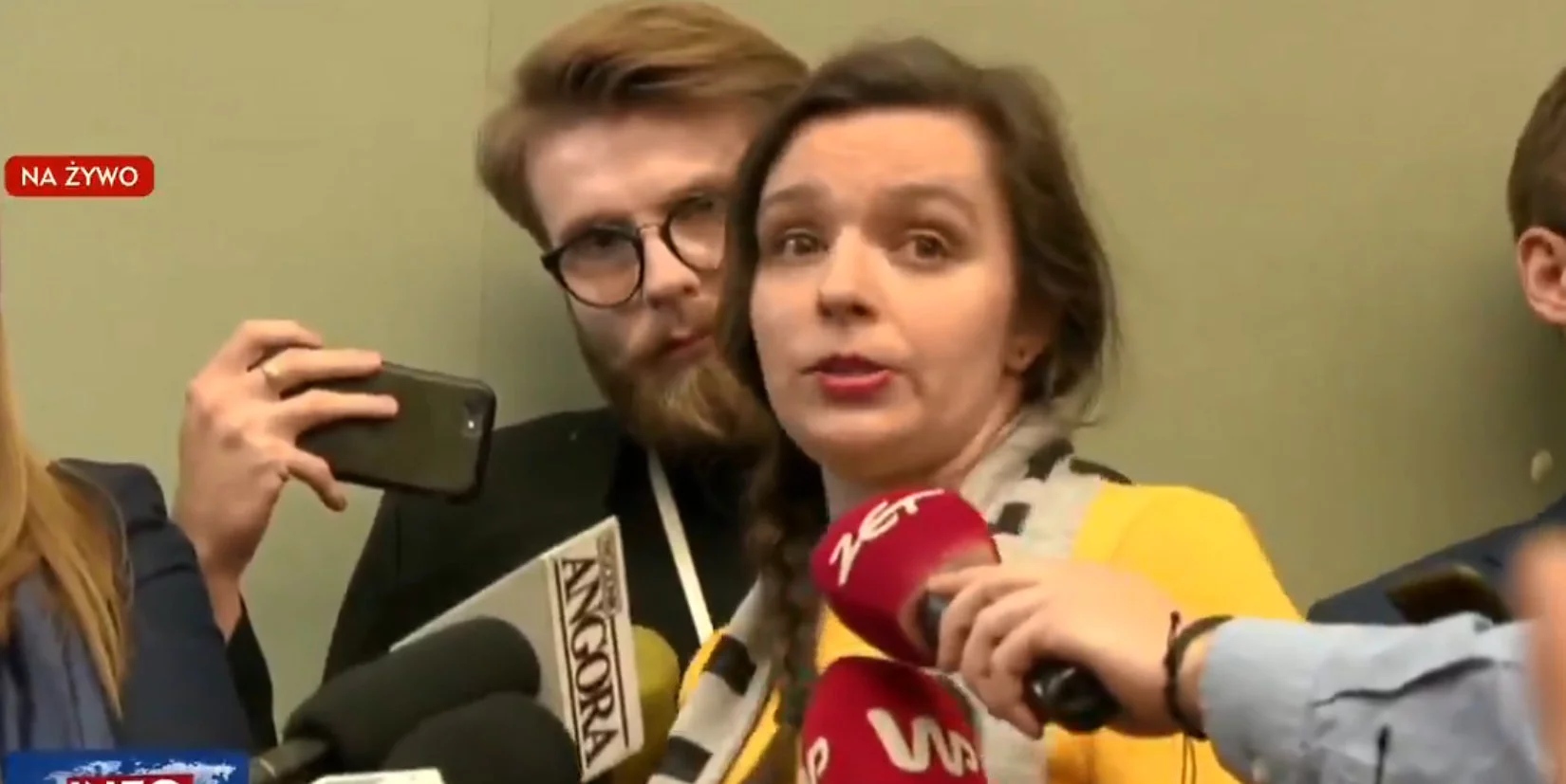 W trakcie debaty straż marszałkowska wyniosła z galerii sejmowej jedną osobę. Sprawę komentowała wzburzona posłanka Klaudia Jachira.