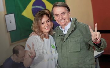 Jair Bolsonaro z żoną Michelle