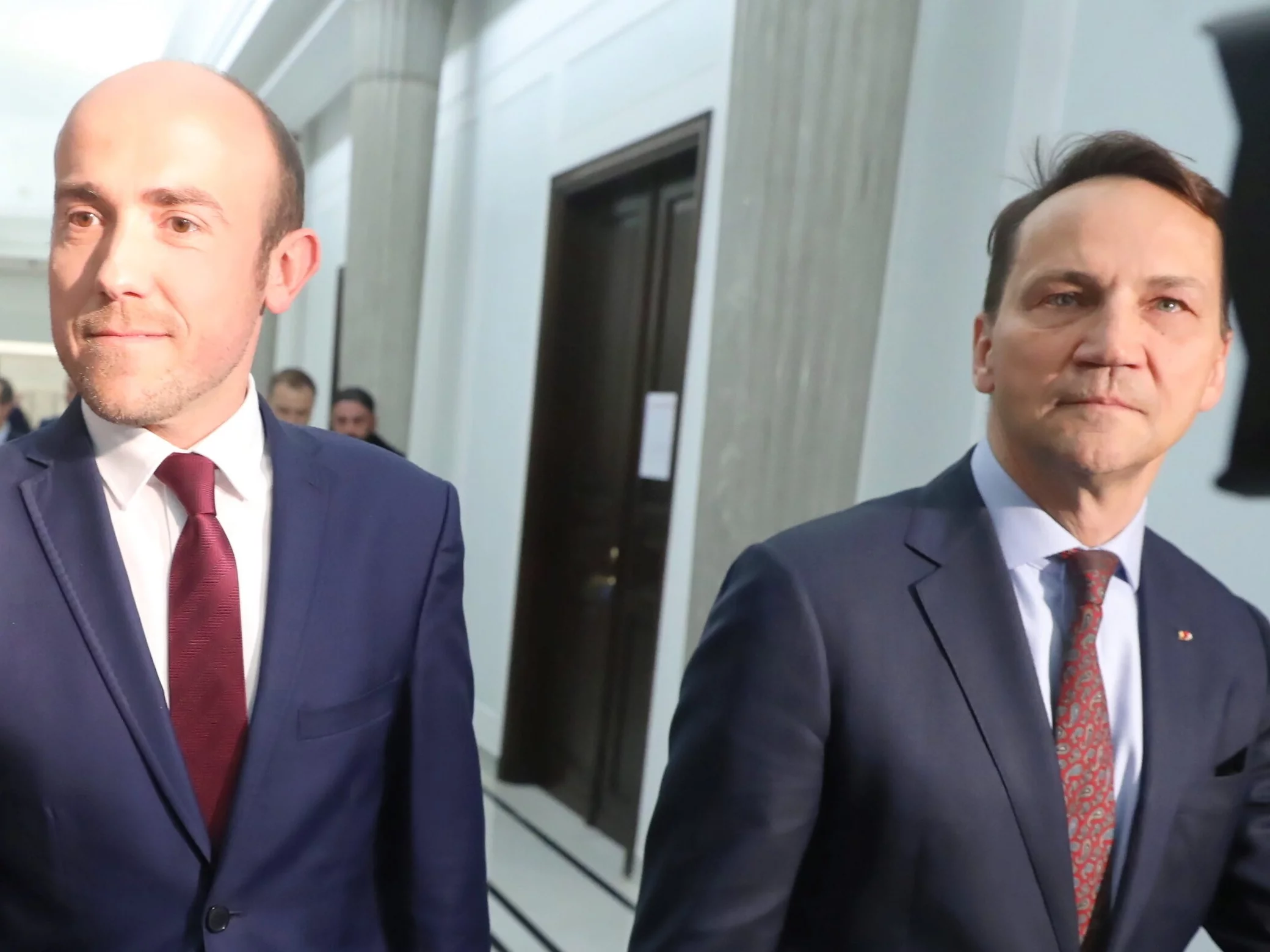 Przewodniczący klubu KO Borys Budka i europoseł PO Radosław Sikorski