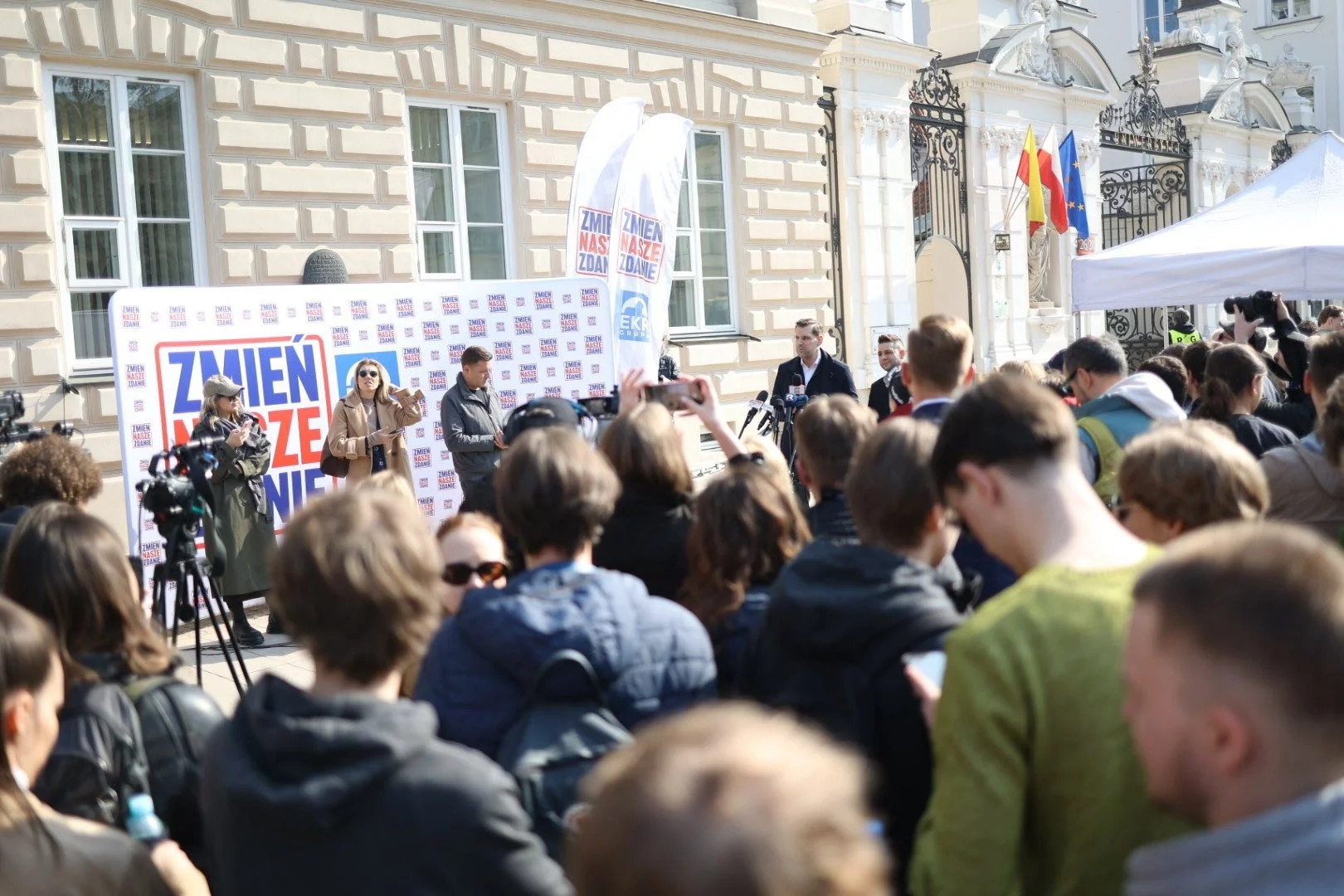 Spotkanie Tobiasza Bocheńskiego i Patryka Jakiego przed UW