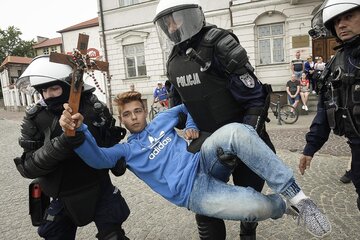 Jakub Baryła podczas Marszu Równości w Płocku