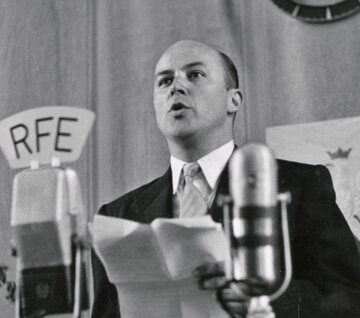 Jan Nowak-Jeziorański przemawia w Radio Wolna Europa, 3 maja 1952.