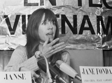 Jane Fonda na konferencji przeciwników wojny w Wietnamie. Fot: Dutch National Archives, The Hague, Fotocollectie Algemeen Nederlands Persbureau (ANeFo), 1945-1989, Nummer toegang 2.24.01.05 Bestanddeelnummer 927-6990. Autor: Mieremet, Rob / Anefo