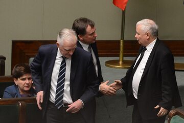Jarosław Gowin, Zbigniew Ziobro i Jarosław Kaczyński w Sejmie