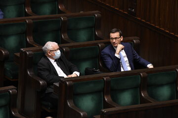 Jarosław Kaczyński i Mateusz Morawiecki na sali plenarnej Sejmu