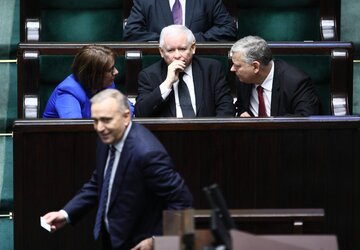 Jarosław Kaczyński, Marek Suski, Beata Mazurek i Grzegorz Schetyna