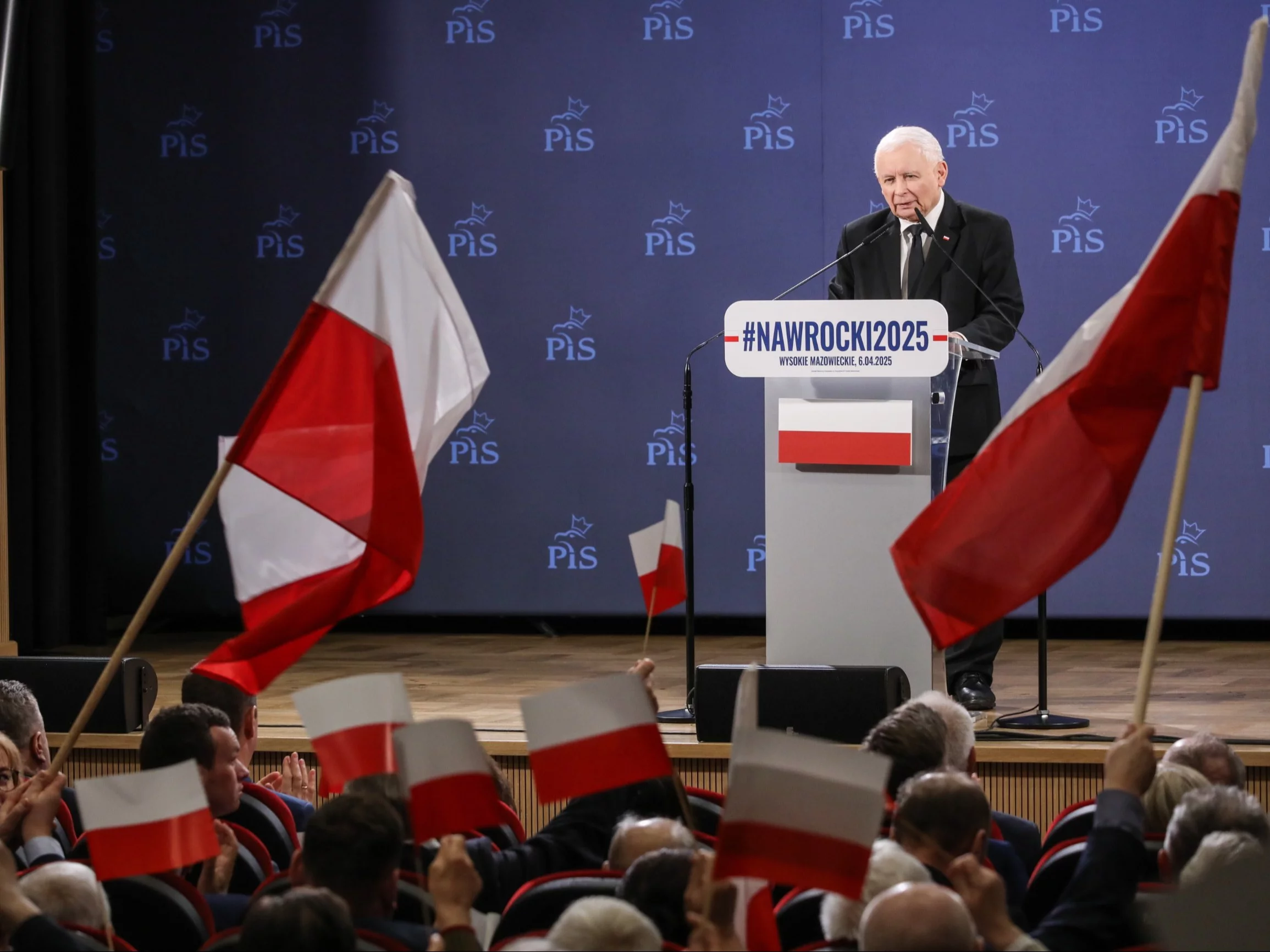 Jarosław Kaczyński przemawia na spotkaniu z mieszkańcami w Wysokim Mazowieckim