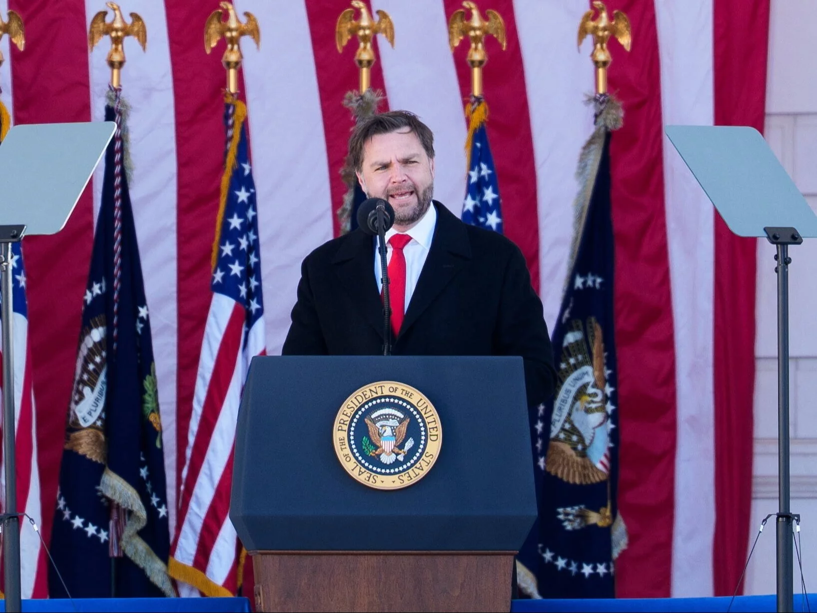 JD Vance przywołał historię z Minneapolis. "Funkcjonariuszy okrążono"