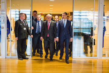 Jean Claude Juncker i Mateusz Morawiecki na szczycie UE w Brukseli