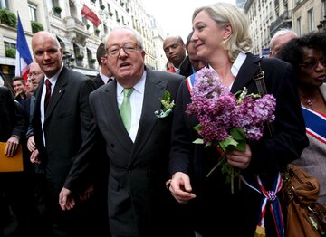 Jean Marie Le Pen (L) i Marine Le Pen (R)