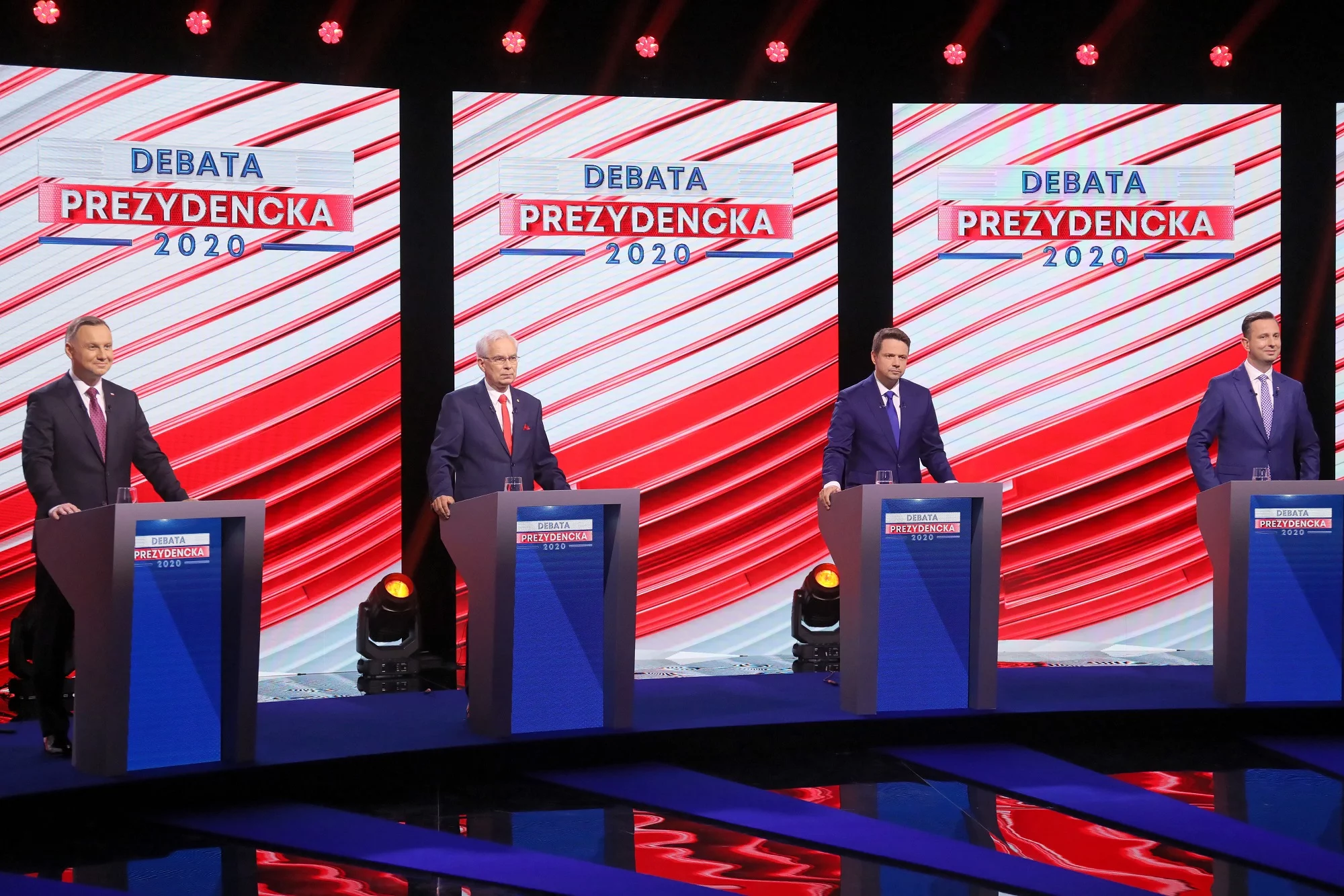 Kampania prezydencka 2020. Debata kandydatów na prezydenta RP, od lewej: prezydent RP Andrzej Duda, przewodniczący Unii Pracy Waldemar Witkowski, kandydat Koalicji Obywatelskiej, prezydent Warszawy Rafał Trzaskowski, lider PSL Władysław Kosiniak-Kamysz.