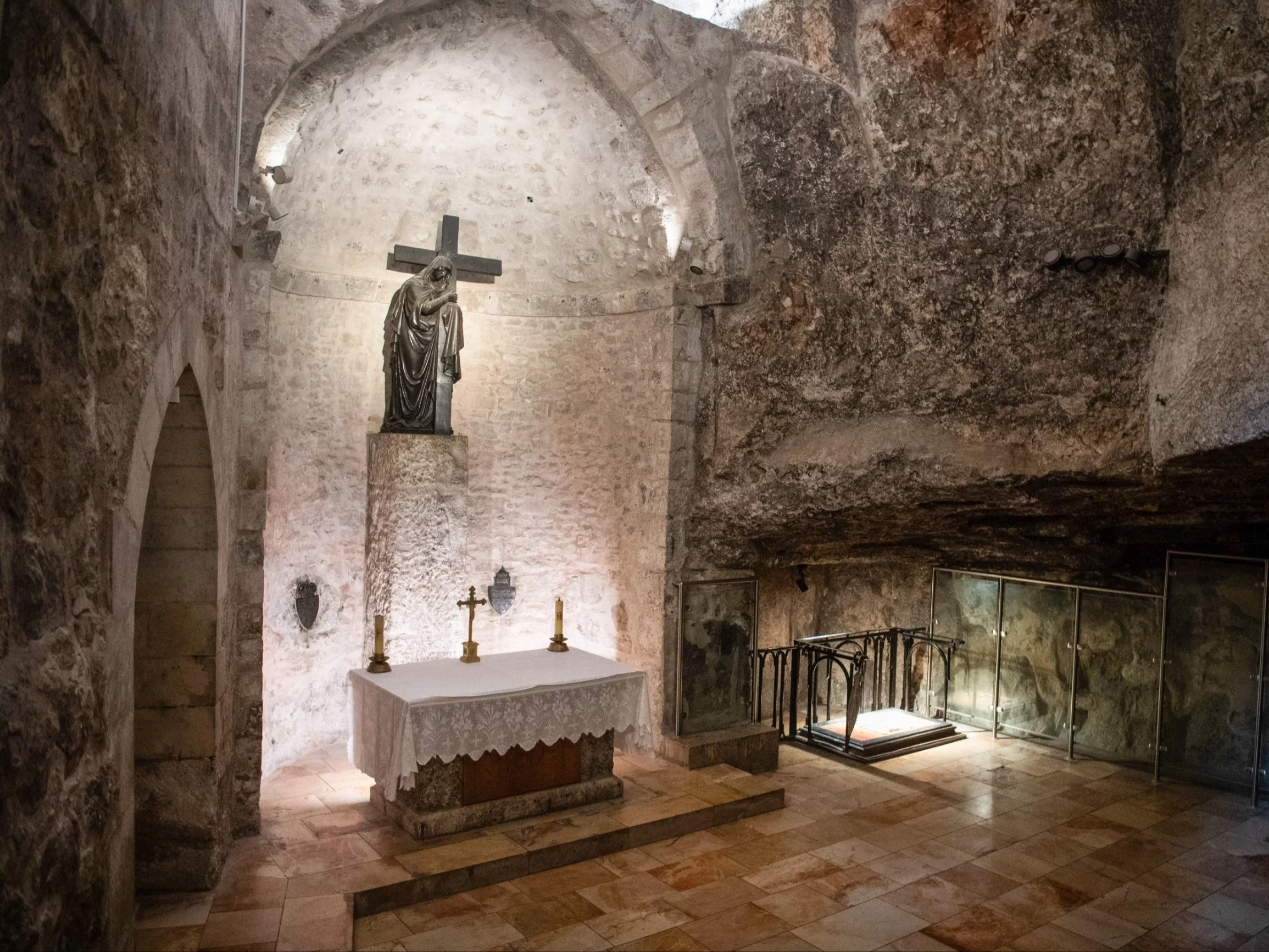 Wnętrze Bazyliki Grobu Pańskiego w Jerozolimie