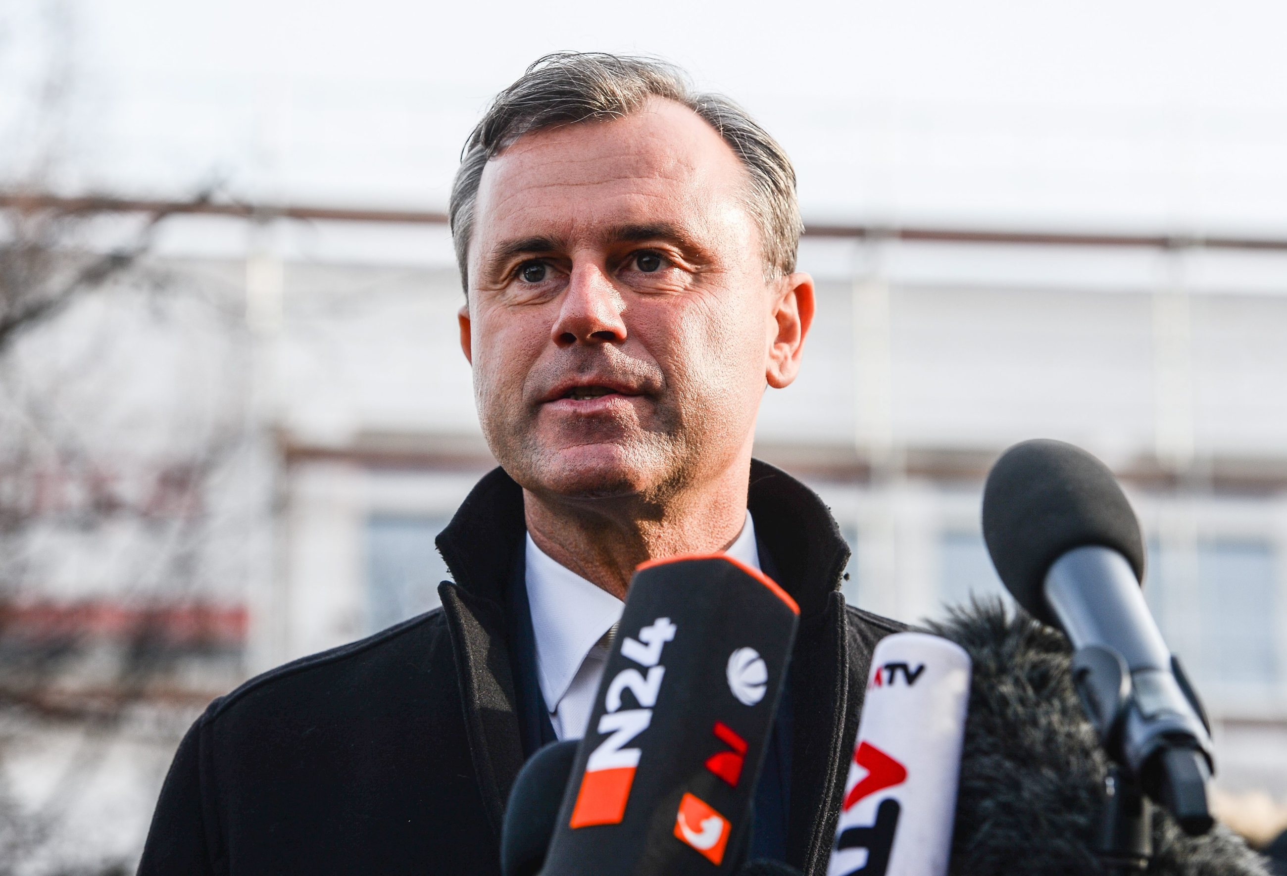 Prawicowy kandydat w wyborach prezydenckich Norbert Hofer przegrał zdobywając ok. 46,4 proc. głosów