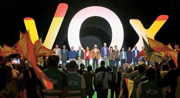 Jeszcze w 2015 r. VOX ledwie zebrał w wyborach 20 tys. głosów (0,46 proc.). W grudniu 2018 r. w wyborach do parlamentu Andaluzji osiągnął pułap 11 proc. i 400 tys. głosów