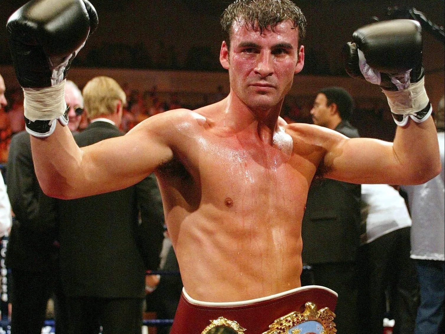 Joe Calzaghe po walce z Byronem Mitchellem w 2003 r