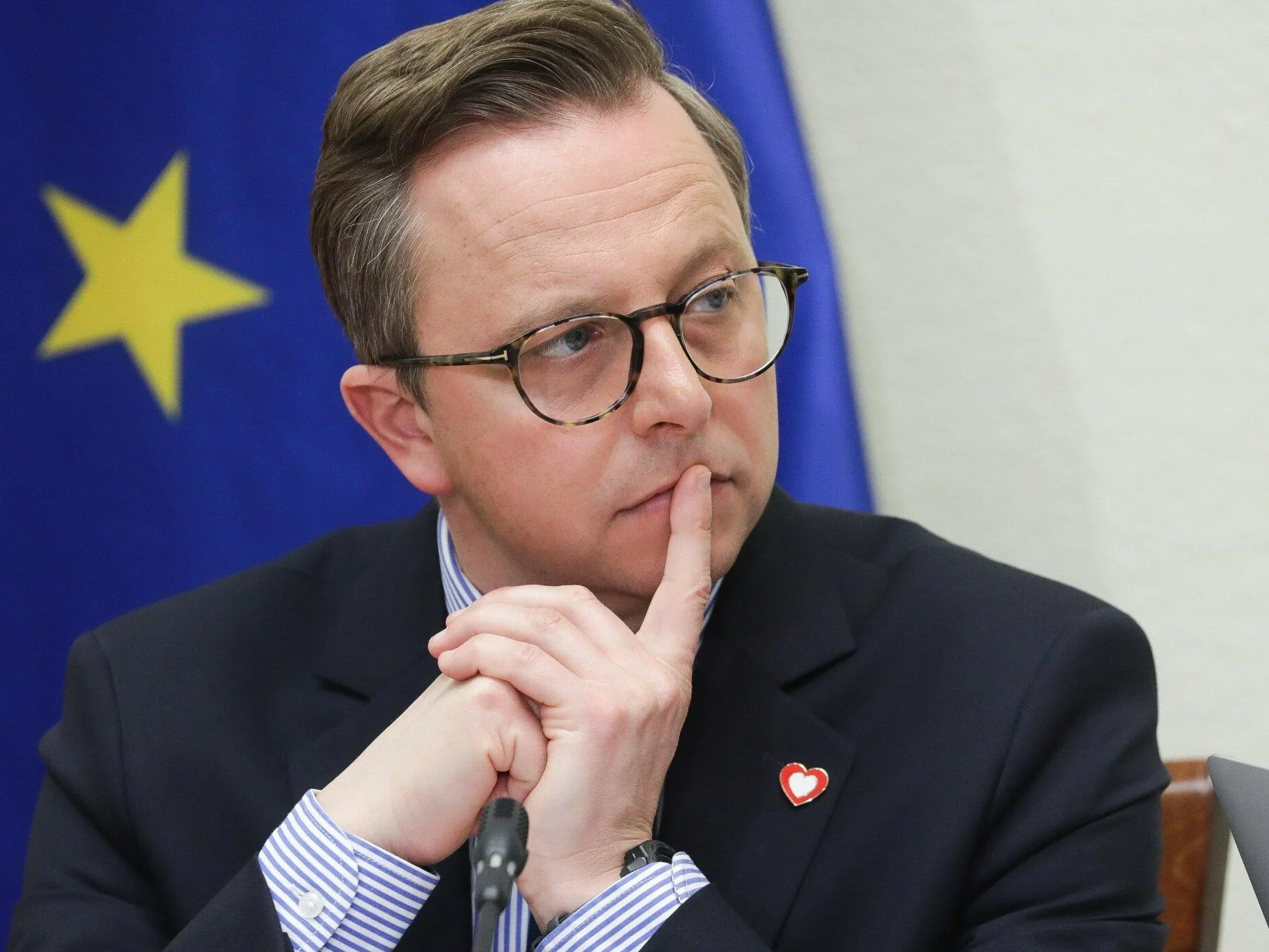 Joński chciał ścigać Węgry. Wniosek upadł, a on sam… nie pojawił się na głosowaniu