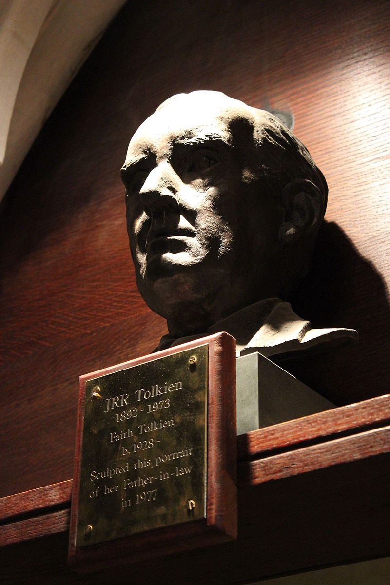 Popiersie J.R.R. Tolkiena. Exeter College, Oxford