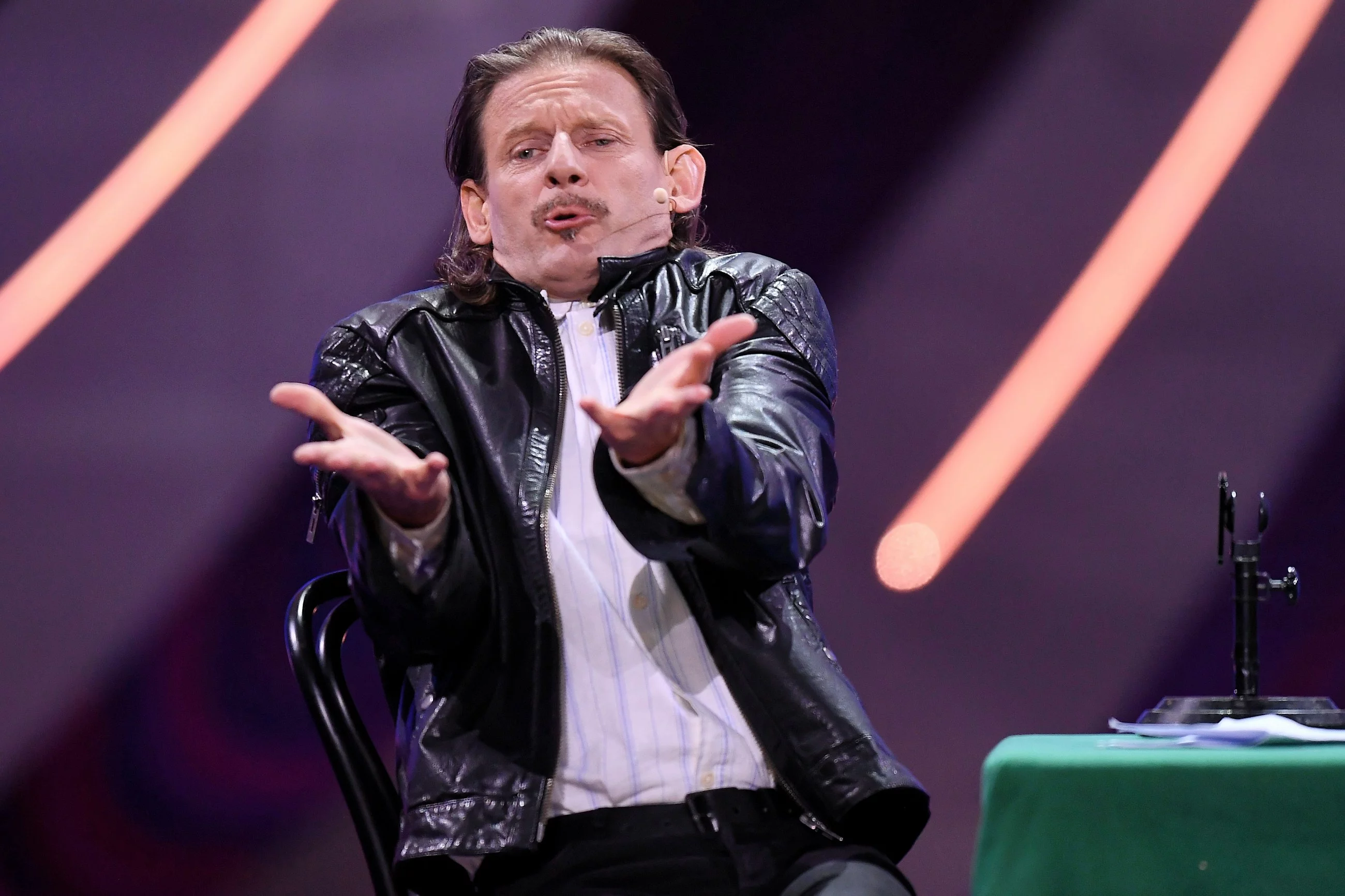 Michał Wójcik podczas występu Kabaretu Ani Mru-Mru