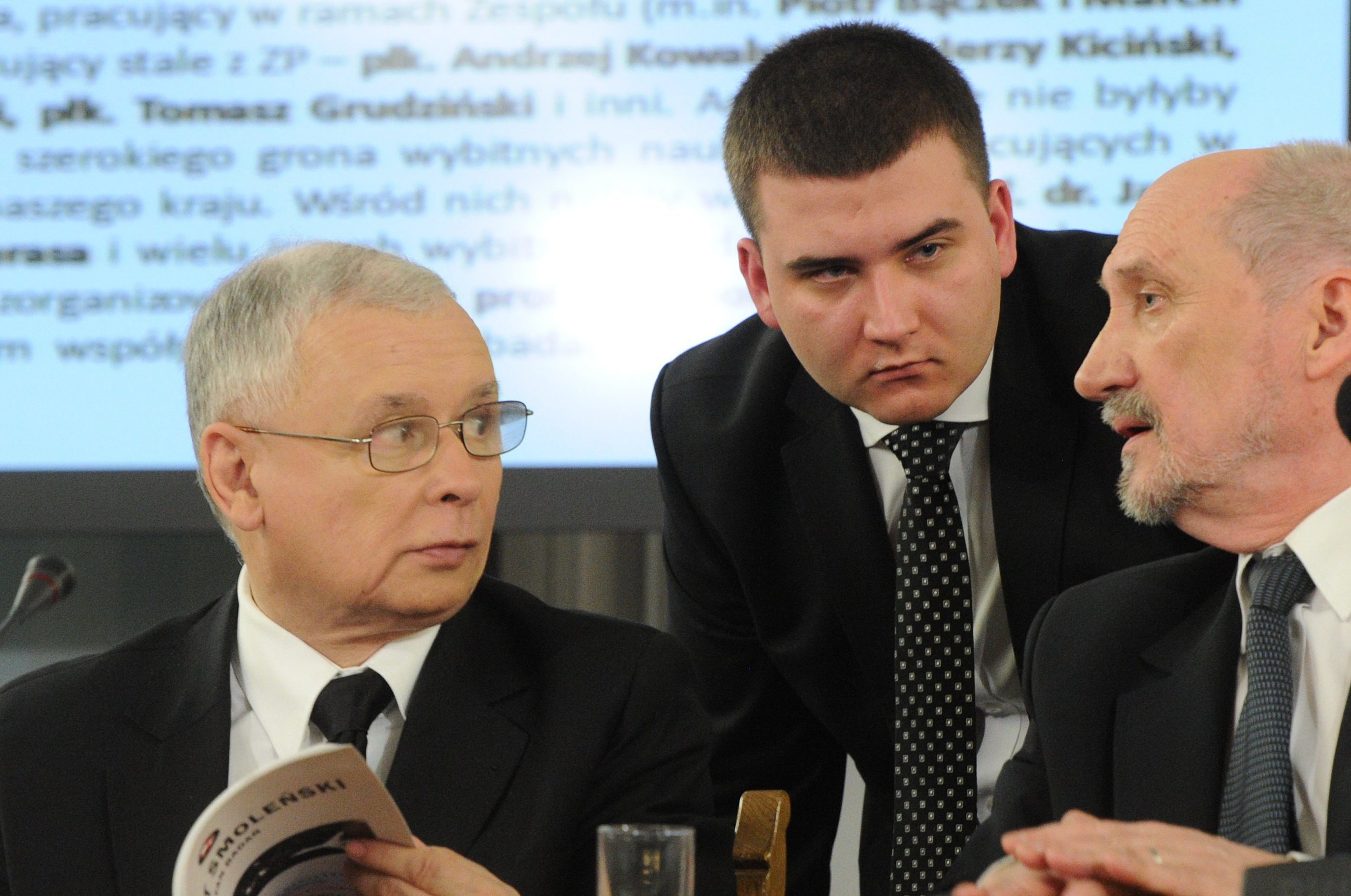 Jarosław Kaczyński, Bartłomiej Misiewicz i Antoni Macierewicz