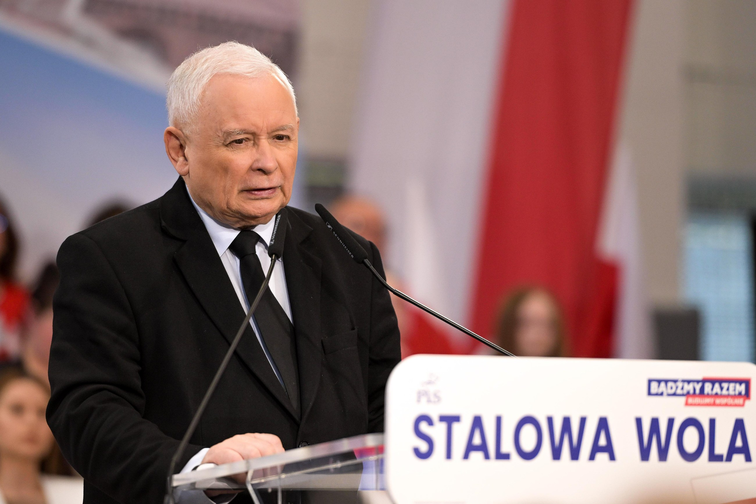 Prezes PiS Jarosław Kaczyński podczas konwencji samorządowej w Stalowej Woli