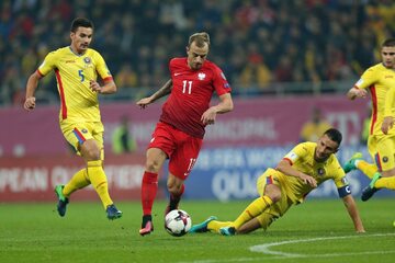 Kamil Grosicki fantastyczną akcją otworzył wynik meczu w Bukareszcie