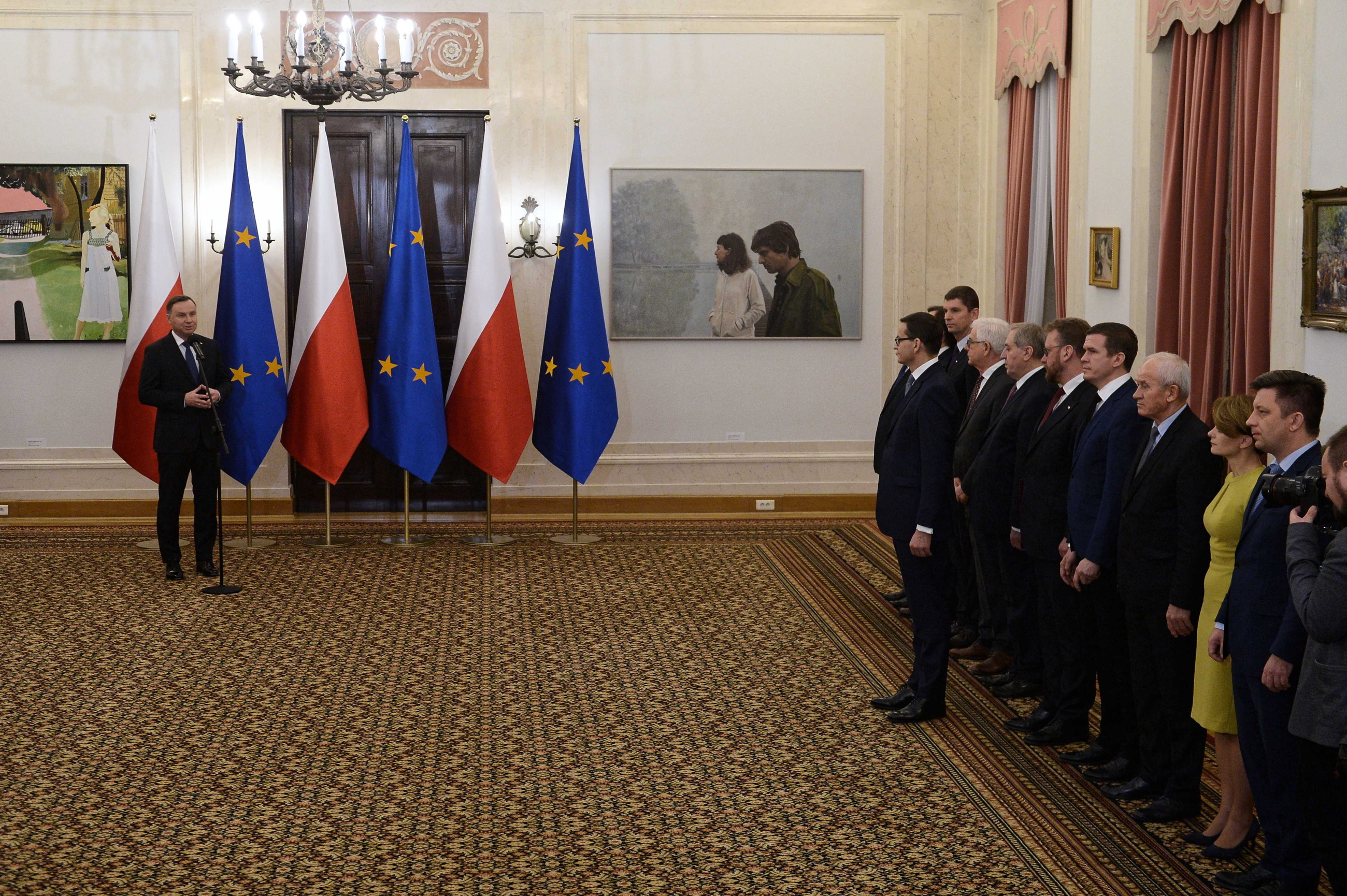 ezydent Andrzej Duda (L) podczas uroczystości desygnacji na premiera dotychczasowego szefa rządu Mateusza Morawieckiego.