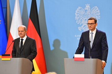 Kanclerz Niemiec Olaf Scholz i były premier Mateusz Morawiecki (2021 r.)