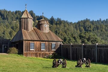 Kaplica św. Trójcy i św. Mikołaja w Fort Ross w hrabstwie Sonoma w Kalifornii. Znajduje się ona w Stanowym Parku Historycznego Fort Ross