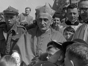 Kard. Adam Sapieha w Krakowie, kwiecień 1948 r.